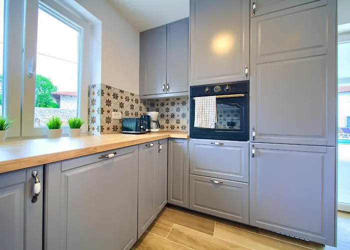 Willa Zala Rasopasno