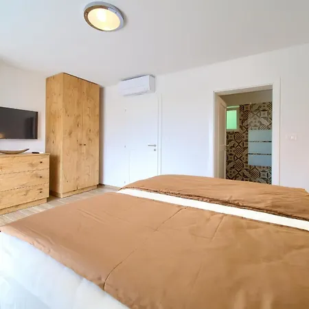 Zala Vilă Rasopasno